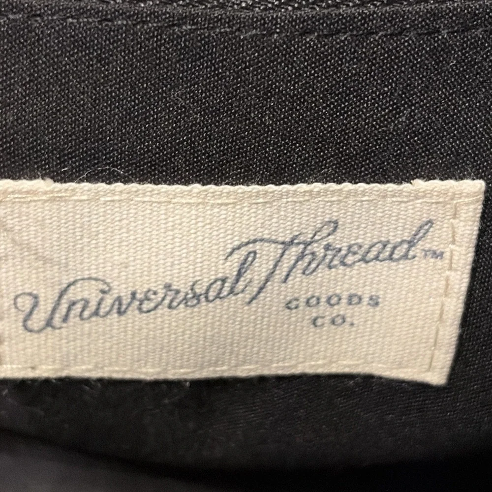 Universal Thread this black